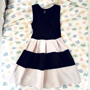 Black and White Scoop Neck Dress S